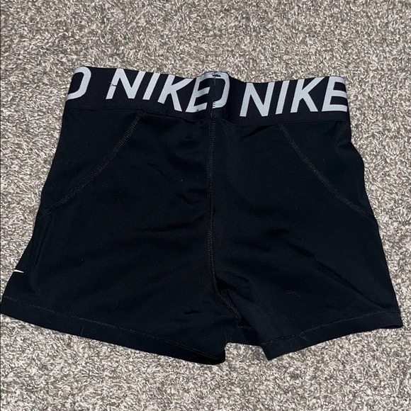Nike PRO Women's Black Athletic Shorts - Picture 2 of 3